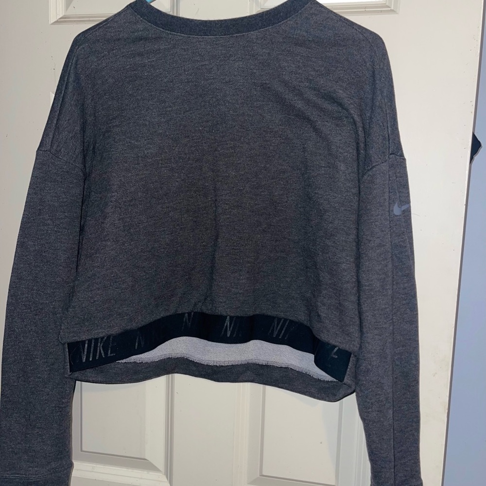 Nike grey cropped sweatshirt L/XL